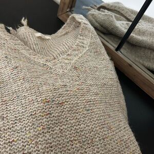 Easel S/M Multicolor Speckled V-Neck Sweater